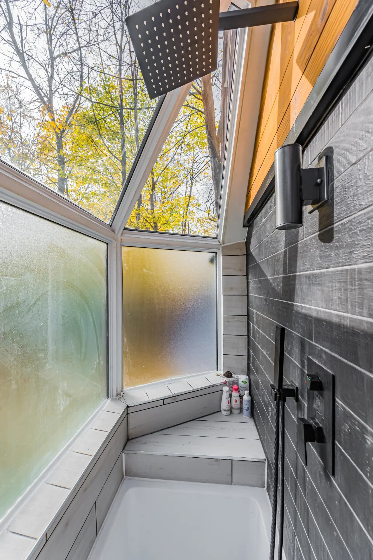Atrium Shower - Domek by Acorn Tiny Homes