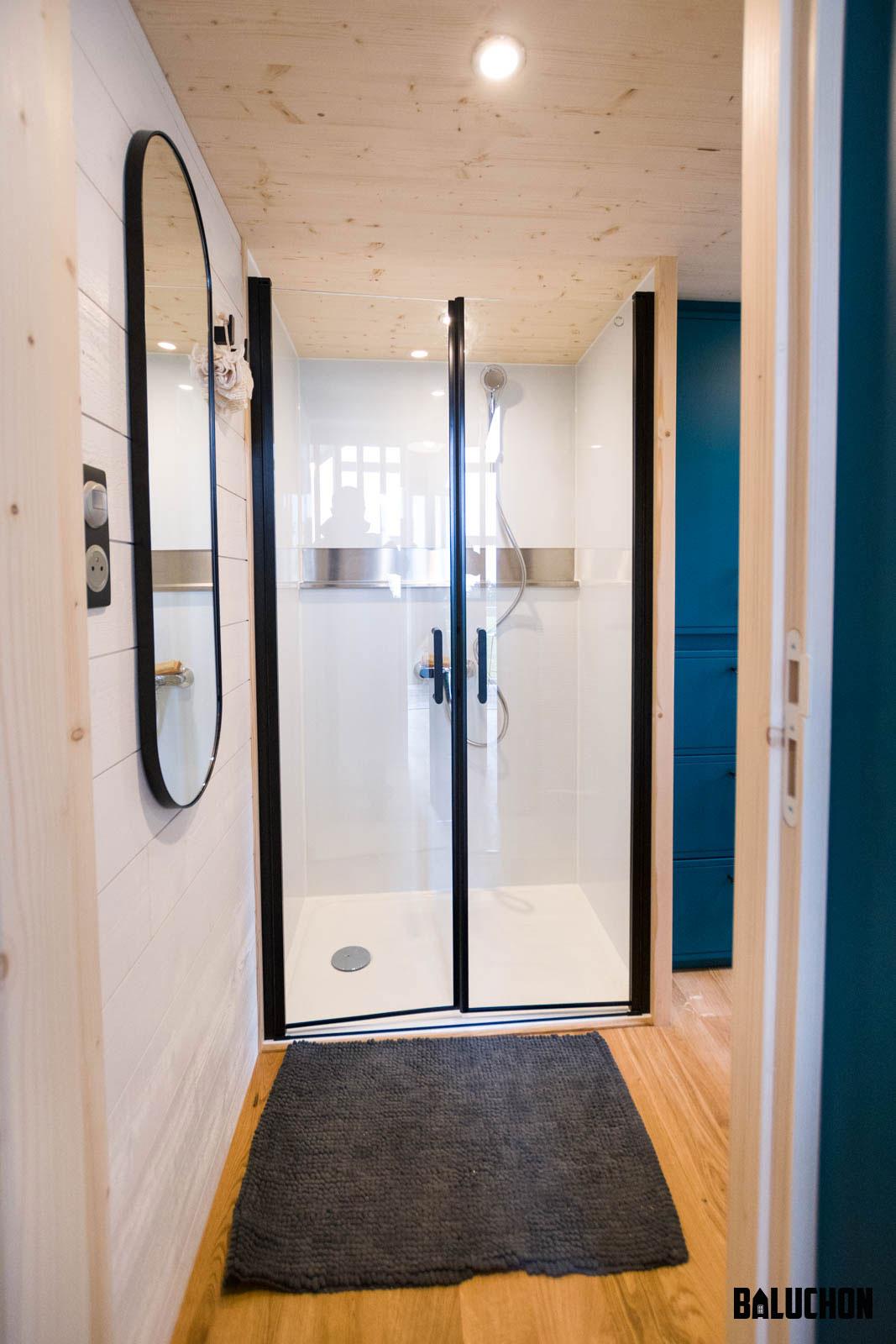Walk-In Shower with Glass Doors - Sherpa by Baluchon