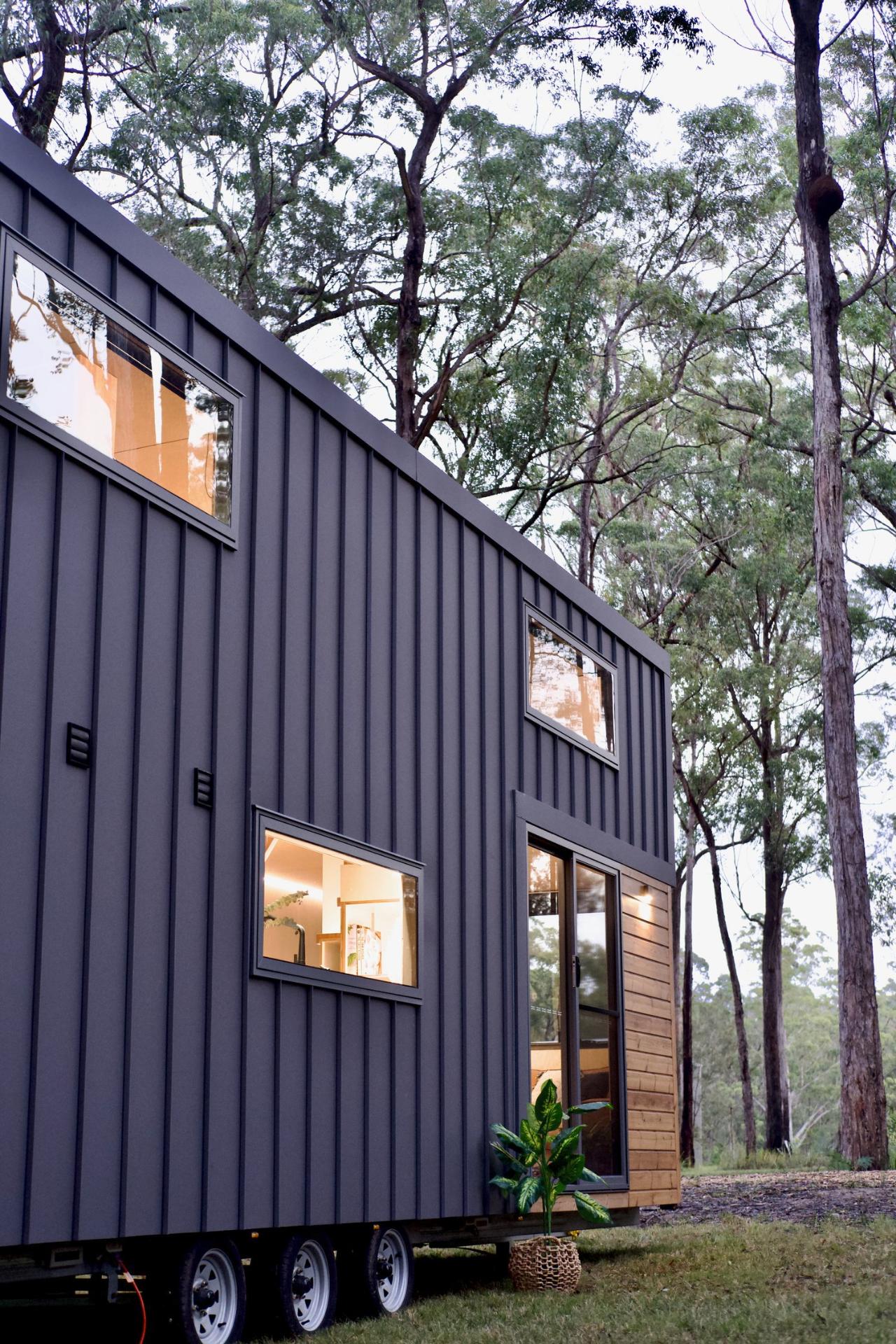 Black Metal Standing Seam Siding - GrandHaus by Häuslein Tiny House Co