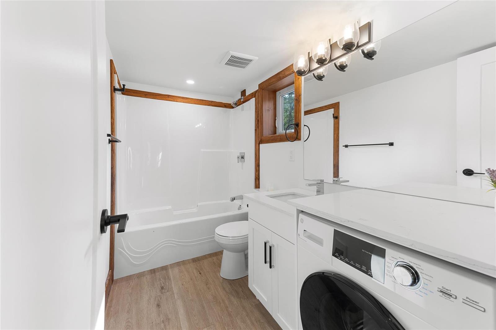 Bathroom with Tub/Shower Combo - Hemlock by Rover Tiny Homes