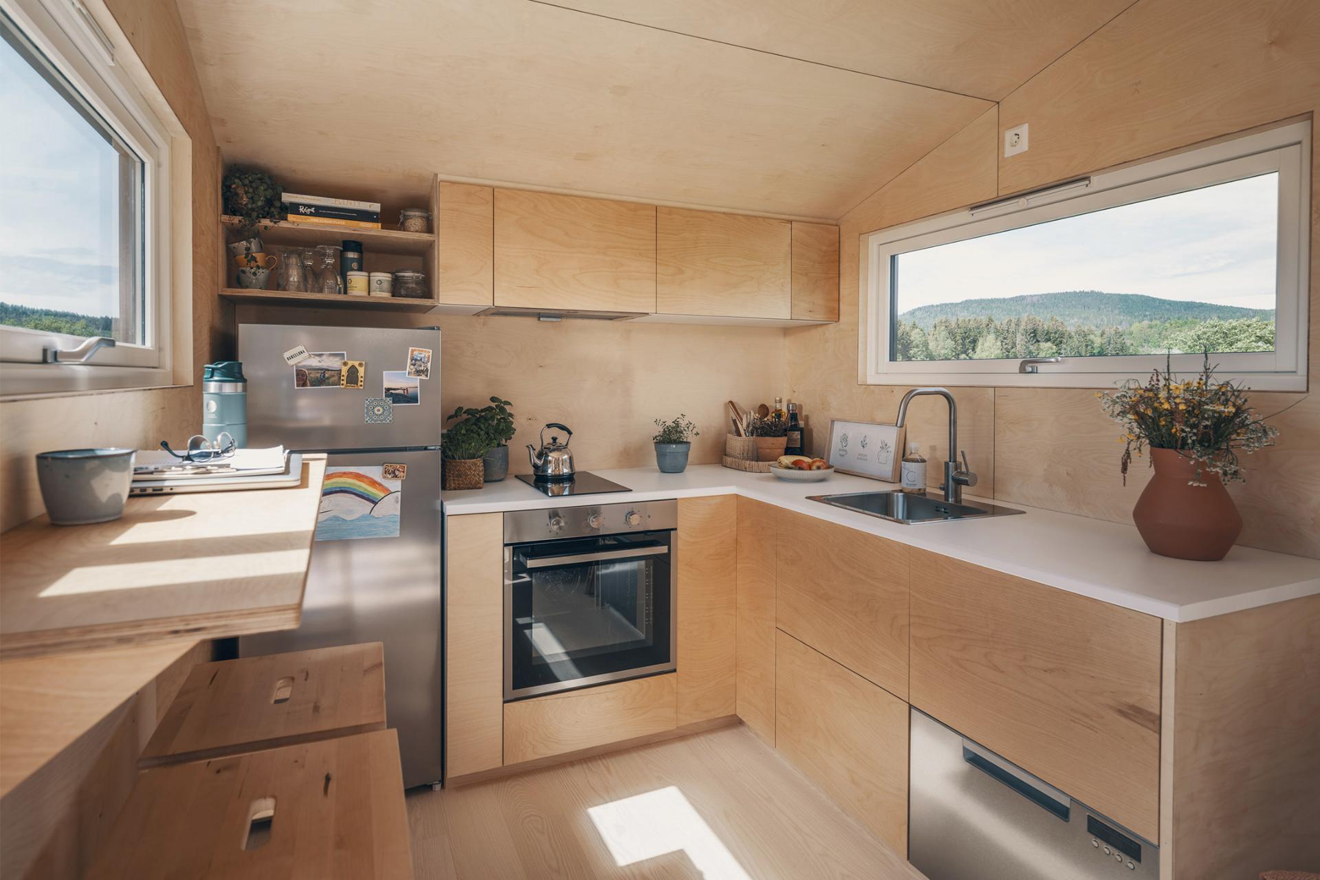 Full Kitchen with White Countertops - Tind by Norske Mikrohus