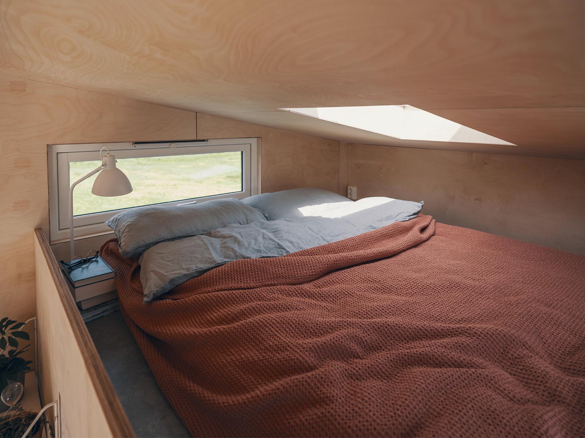 Bedroom Loft with Skylight - Tind by Norske Mikrohus