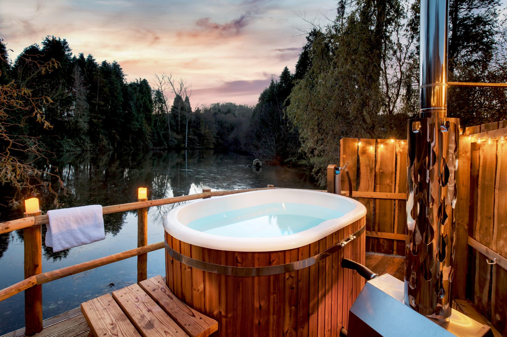 Hot Tub Overlooking Lake - Shepherds Keep at The Shepherds Hut Retreat