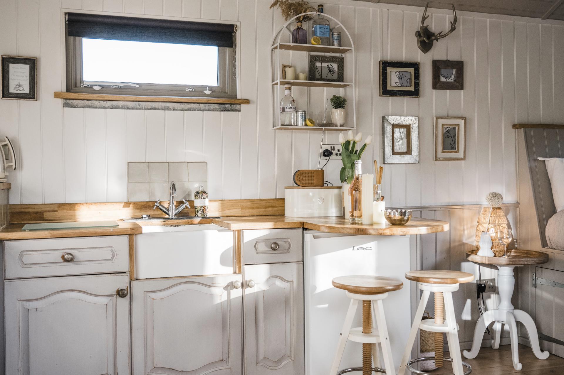 Kitchen and Dining Area with Bar Stools - Shepherds Keep at The Shepherds Hut Retreat